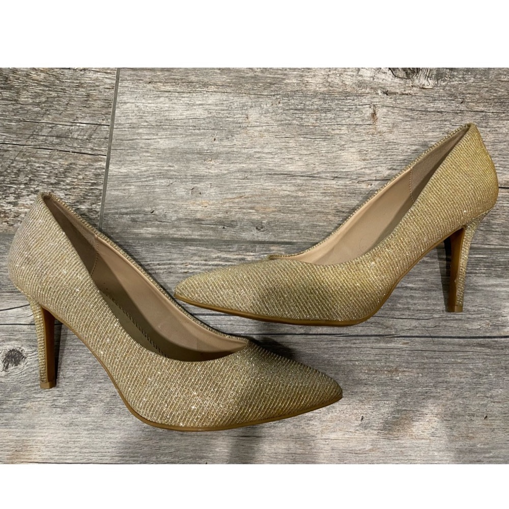 le château gold glitter heels!!